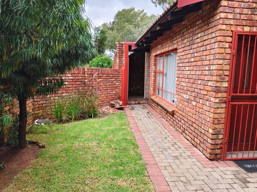 2 Bedroom Property for Sale in Langenhovenpark Free State